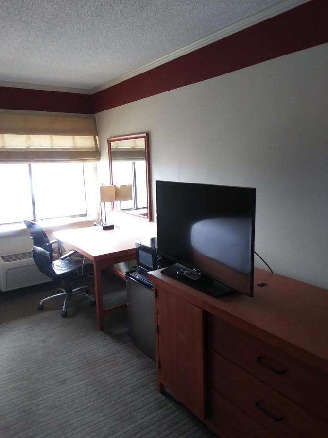 Travelodge By Wyndham Columbus State University Экстерьер фото