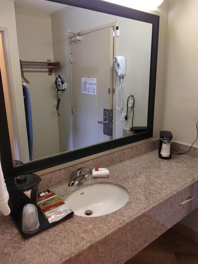 Travelodge By Wyndham Columbus State University Экстерьер фото