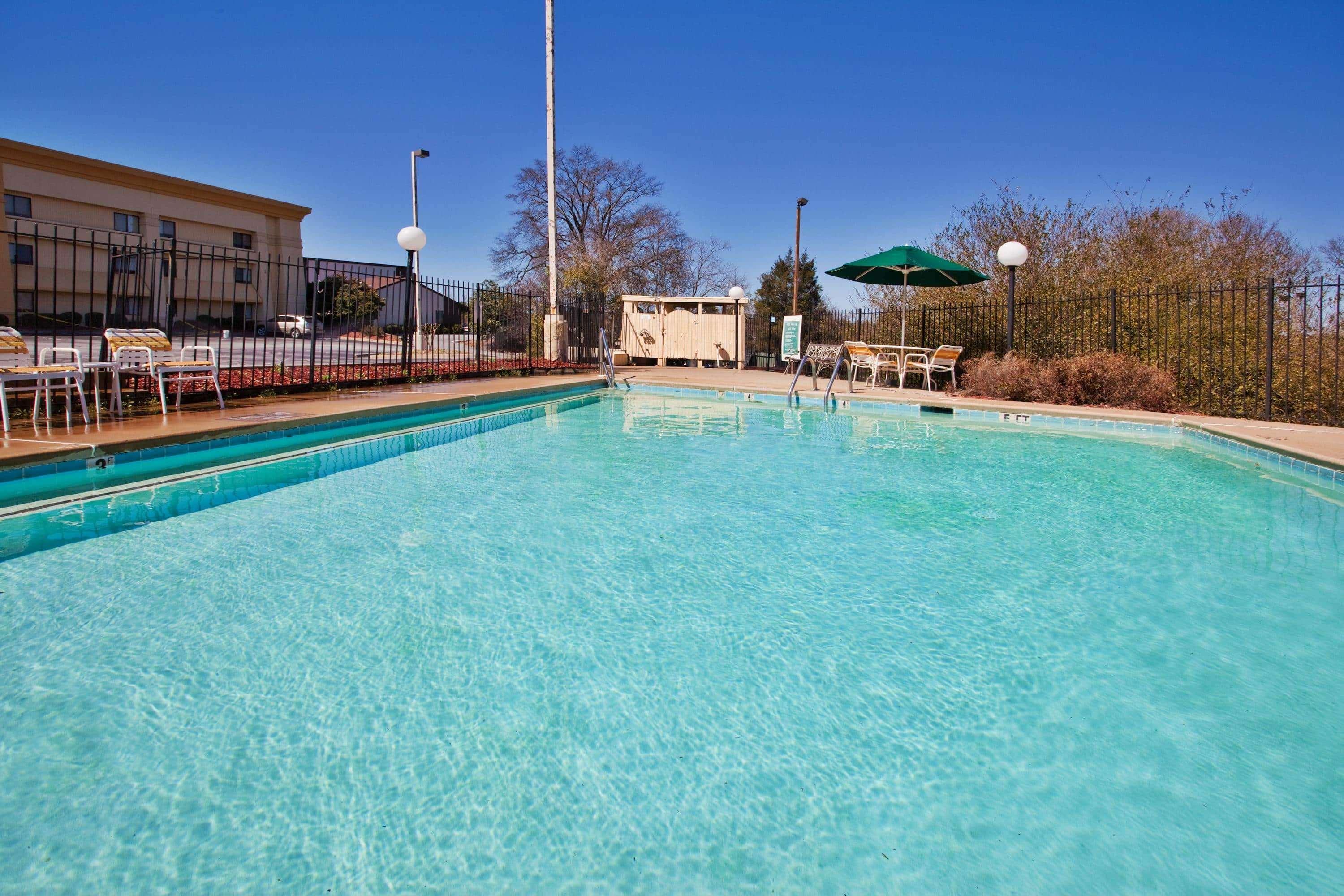Travelodge By Wyndham Columbus State University Экстерьер фото